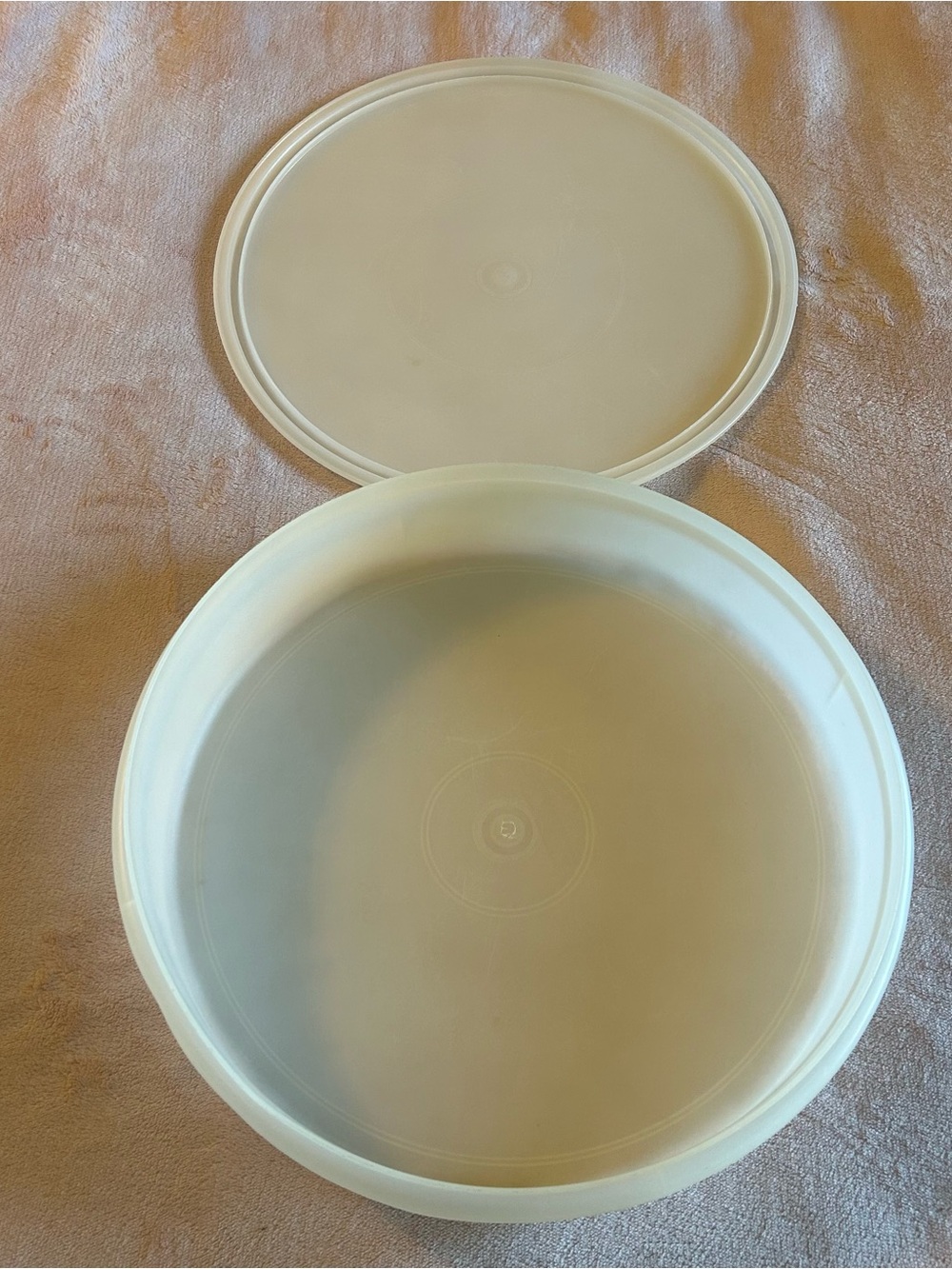 Tupperware vintage round pie cupcake cookie keeper carrier w/ snap lid USA made - Picture 3 of 7